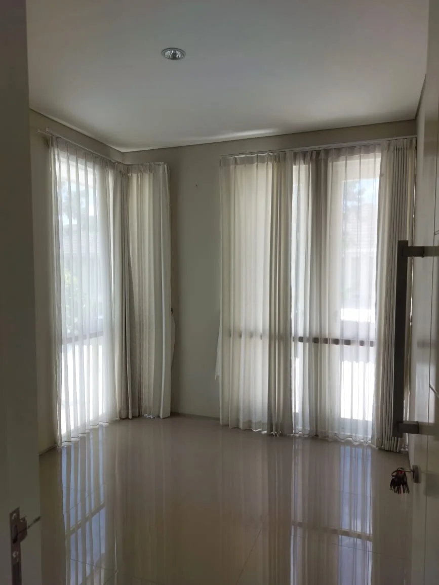 Disewakan Rumah Bagus Nyaman Citraland Wilayah Surabaya Barat - Thumbnail 2