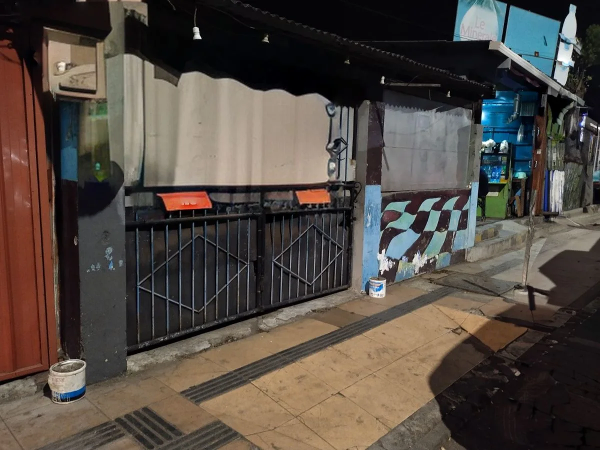 Dijual Rumah Lokasi Strategis Cocok Untuk Usaha Raya Banyurip Surabaya Barat