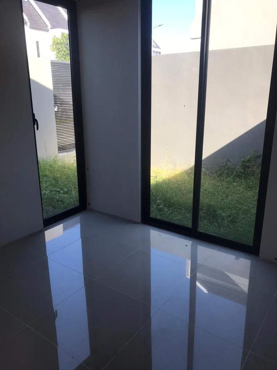 Disewakan Rumah Bagus Modern di Grand Sunrise Gresik - Thumbnail 4