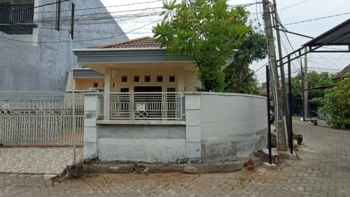 Dijual Rumah Hook Bagus Nyaman di Kebraon Indah Permai Surabaya Barat