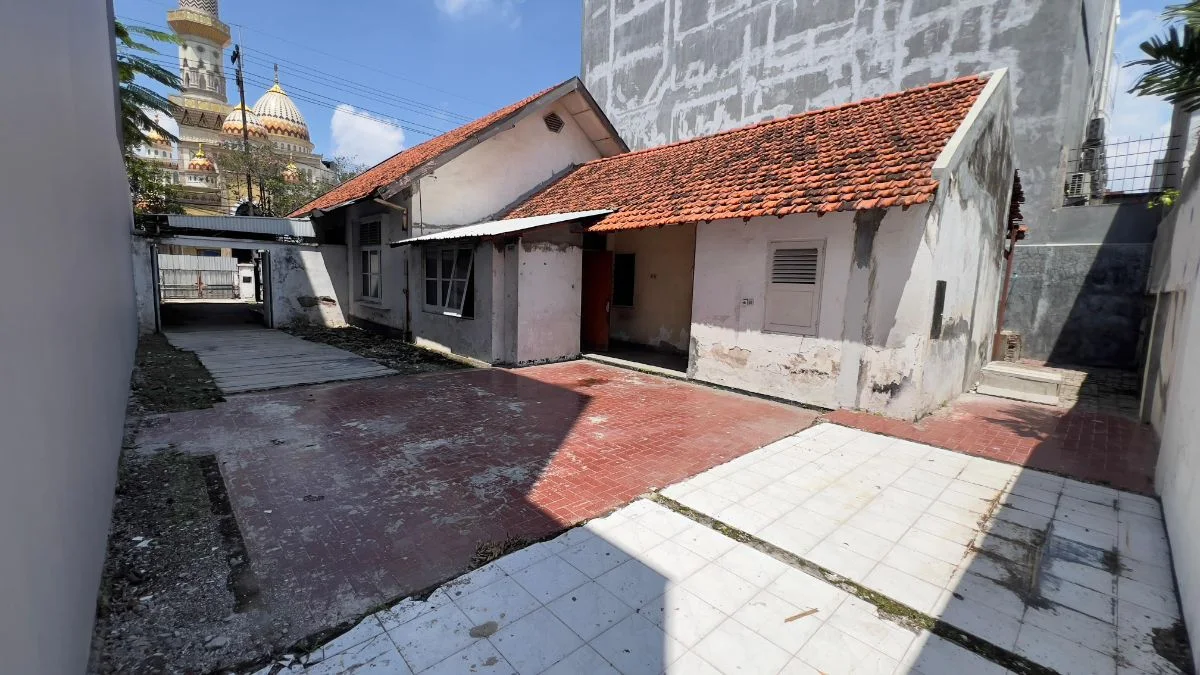 Disewakan Rumah Lokasi Strategis di Dharmahusada Surabaya Timur