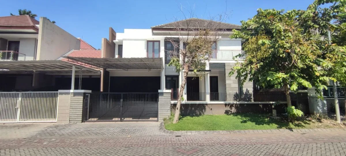 Disewakan Rumah Nyaman Favorit di Graha Family Surabaya Barat