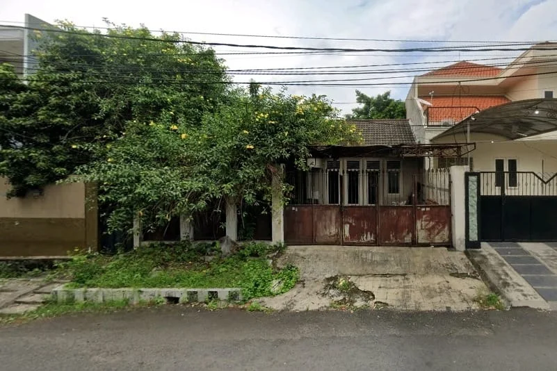 Dijual Rumah Hitung Tanah di Kencana Sari Surabaya Barat