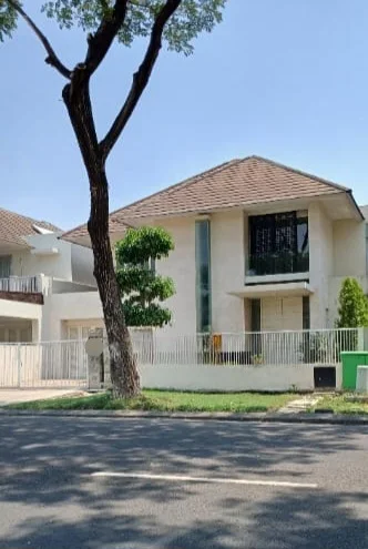 Disewakan Rumah Mewah 4 KT Nyaman Luas 400m² di Kawasan Prestisius Royal Residence Surabaya Barat