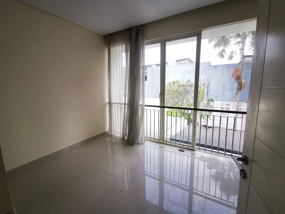 Disewakan Rumah Minimalis Pakuwon Indah Surabaya Barat - Thumbnail 5
