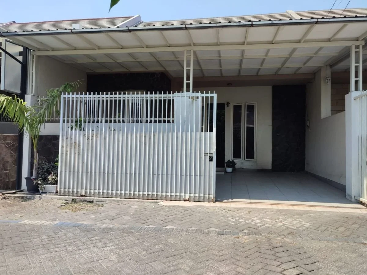 Dijual Rumah Terawat Siap Huni di Griya Kebraon Utama Surabaya Selatan