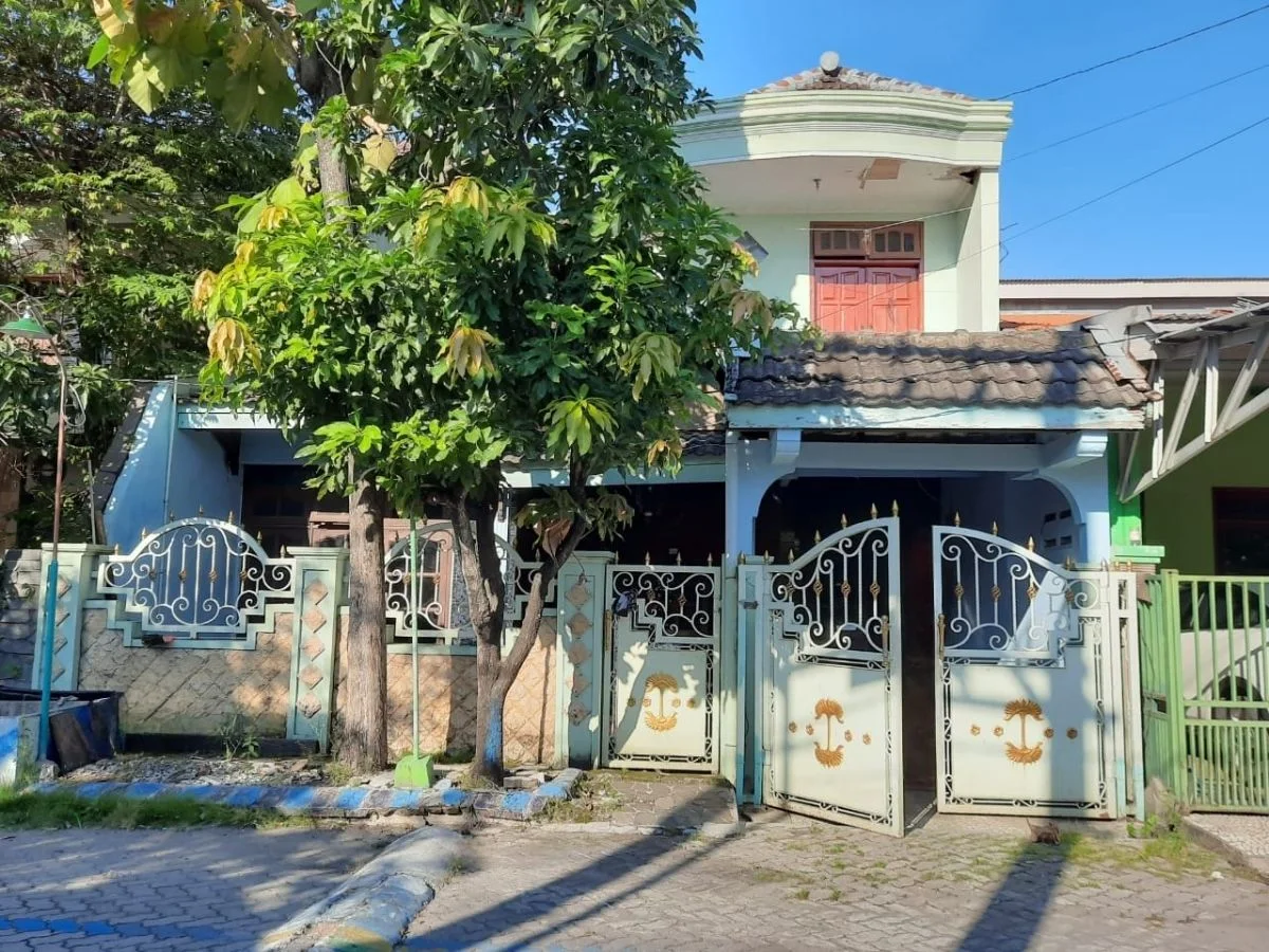 Dijual Rumah Strategis di Griya Kebraon Utama Surabaya Selatan