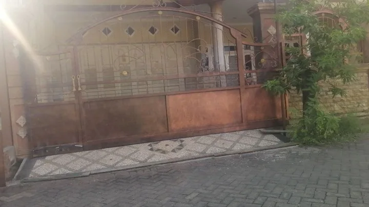 Dijual/Disewakan Rumah Bagus di Wilayah Lebak Timur Indah Surabaya Timur