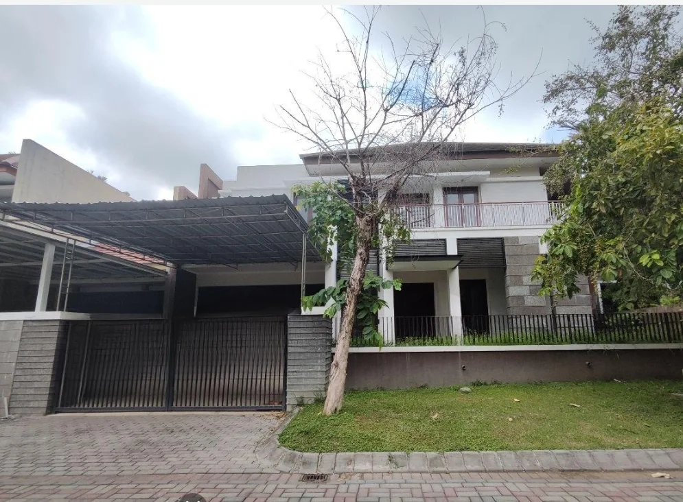 Rumah sewa 6 Kamar Tidur di Graha Family