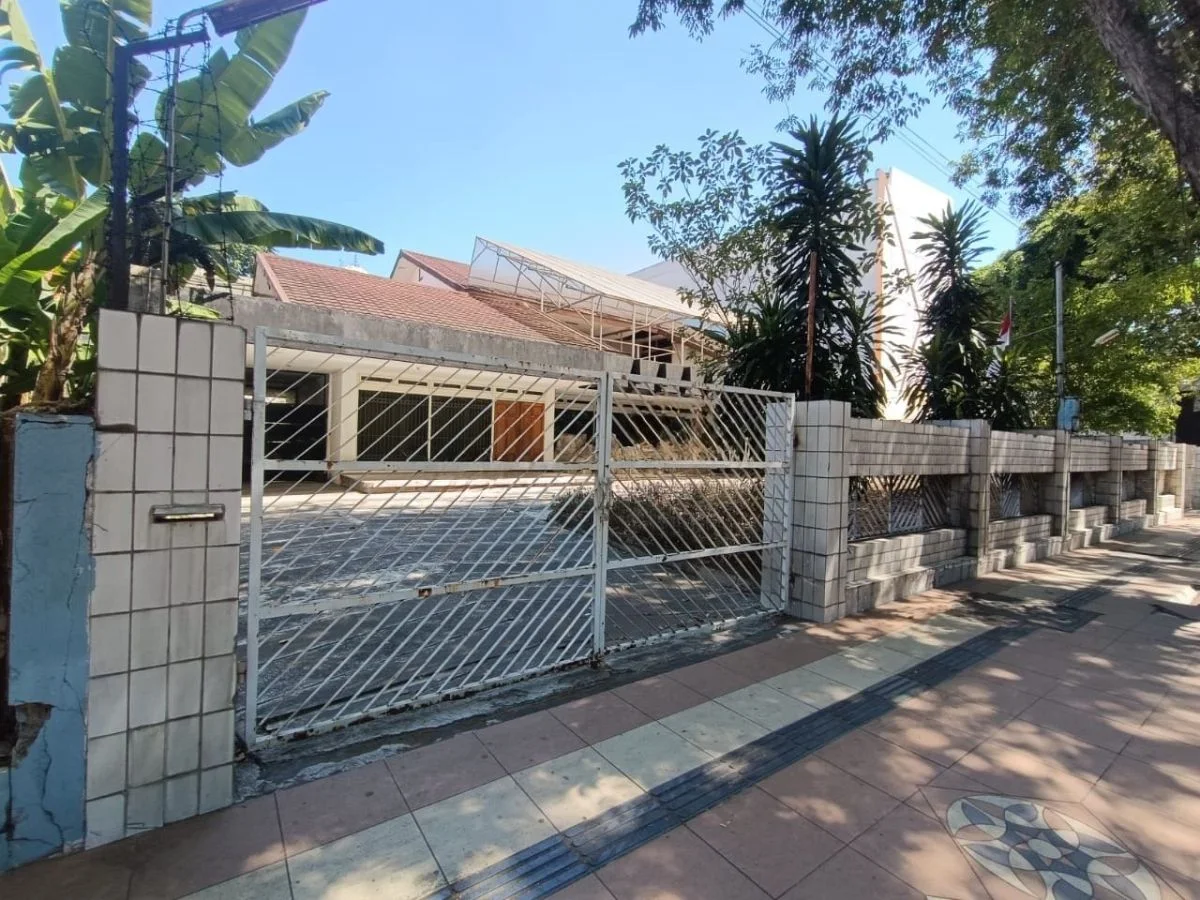 Dijual Rumah Luas di Lokasi Bergengsi Raya Darmo Surabaya Selatan - Image 1