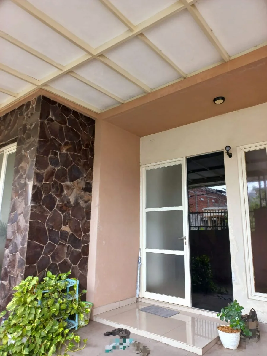Dijual Rumah Terawat dan Murah di Griya Kebraon Utama Surabaya Selatan