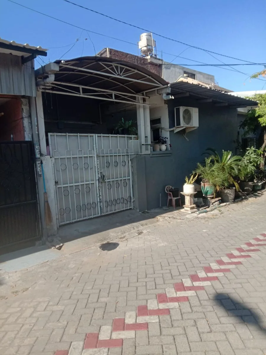 Dijual Rumah Siap Huni di Lokasi Strategis Griya Kebraon Barat Surabaya Selatan