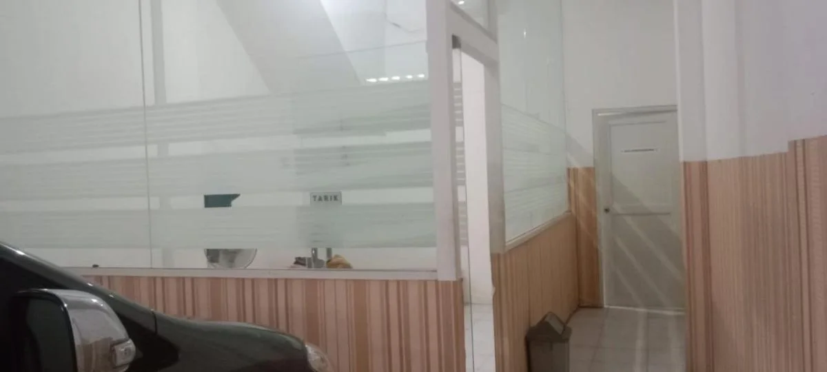 Disewakan Ruko 3 Lantai di Kawasan Ramai Jalan Kinibalu Barat Surabaya Pusat - Thumbnail 3