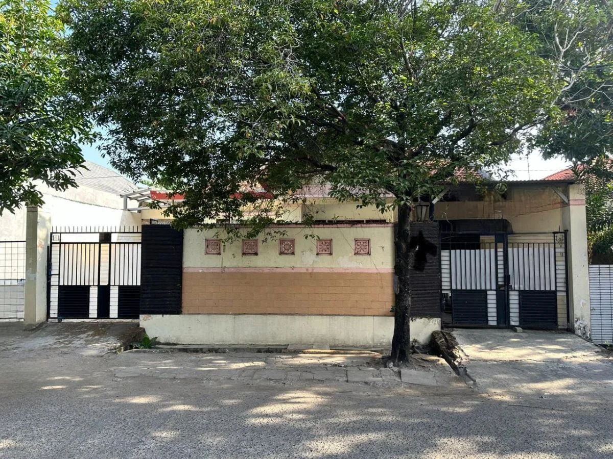 Dijual/Disewakan Rumah Row Jalan Lebar Lokasi Strategis di Pucang Anom Surabaya Timur