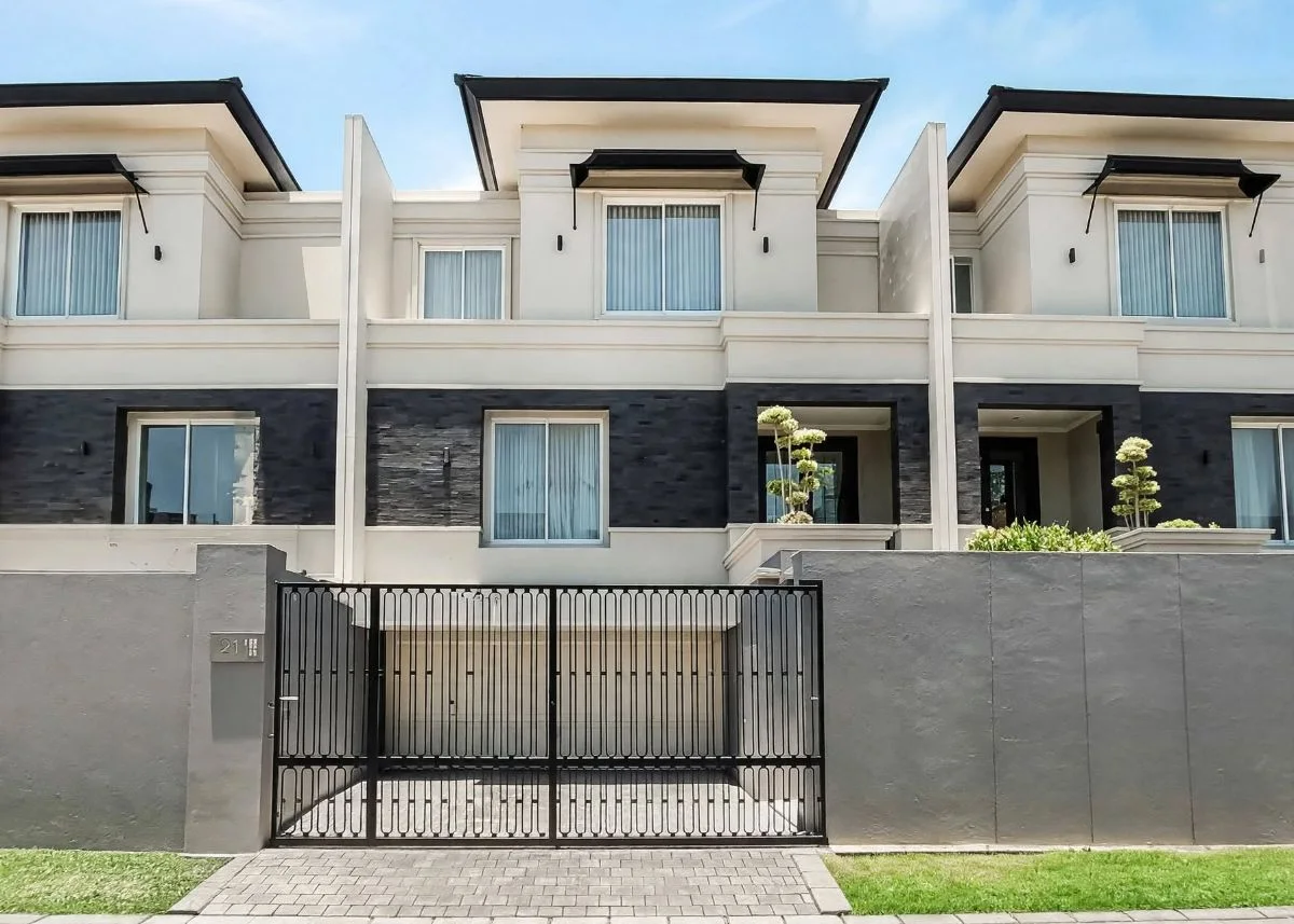 Dijual Rumah Mewah Baru di Grand Peninsula Park Surabaya Timur - Thumbnail 3