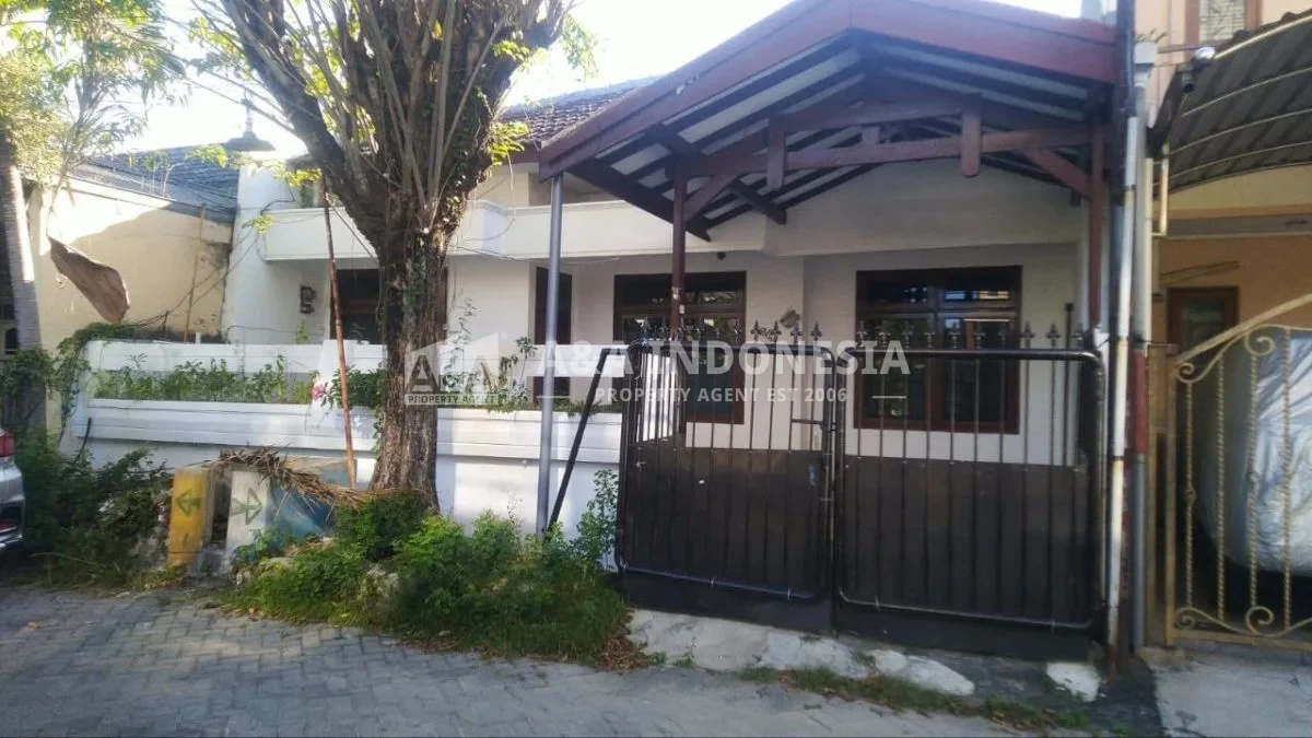 Disewakan Rumah Lokasi Strategis dan Siap Huni Klampis Semolo Timur Surabaya Timur .