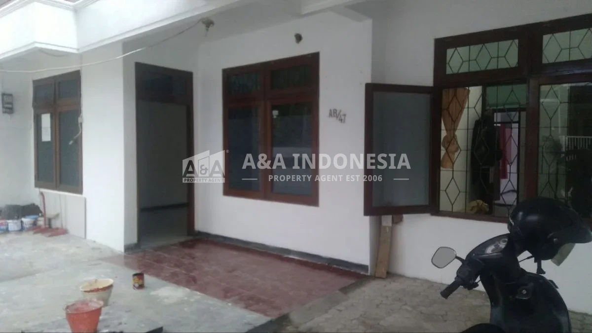 Disewakan Rumah Lokasi Strategis dan Siap Huni Klampis Semolo Timur Surabaya Timur . - Thumbnail 2