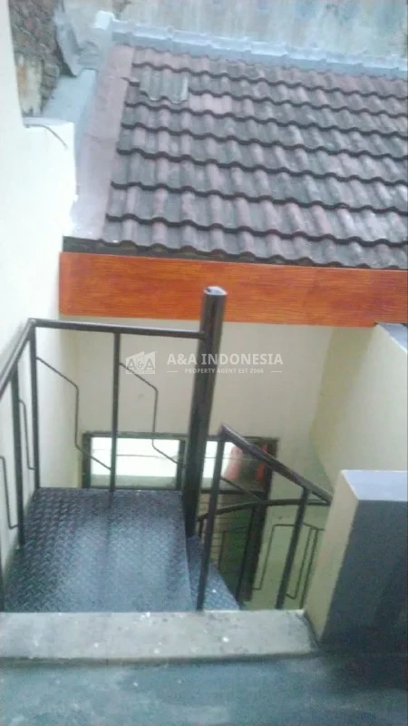 Disewakan Rumah Lokasi Strategis dan Siap Huni Klampis Semolo Timur Surabaya Timur . - Thumbnail 5
