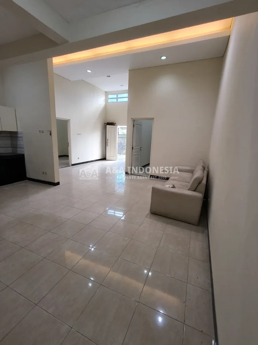 Disewakan Rumah 1 Lantai SHM di Klampis Surabaya Timur - Thumbnail 2