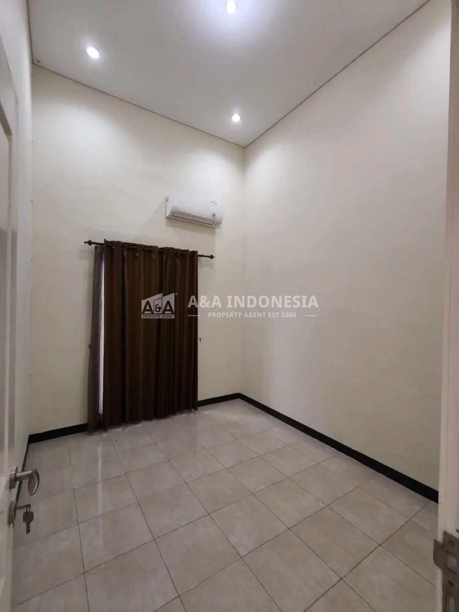 Disewakan Rumah 1 Lantai SHM di Klampis Surabaya Timur - Thumbnail 3