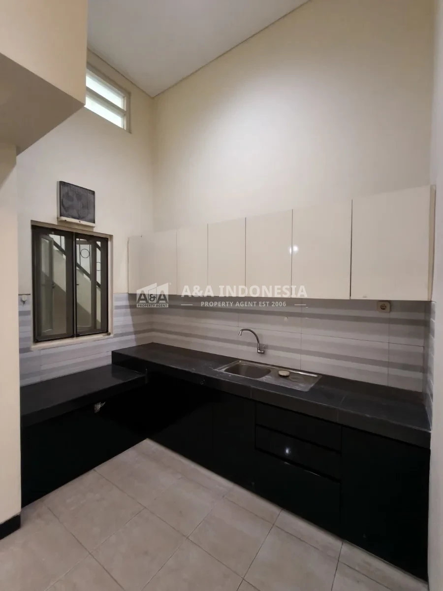 Disewakan Rumah 1 Lantai SHM di Klampis Surabaya Timur - Thumbnail 6
