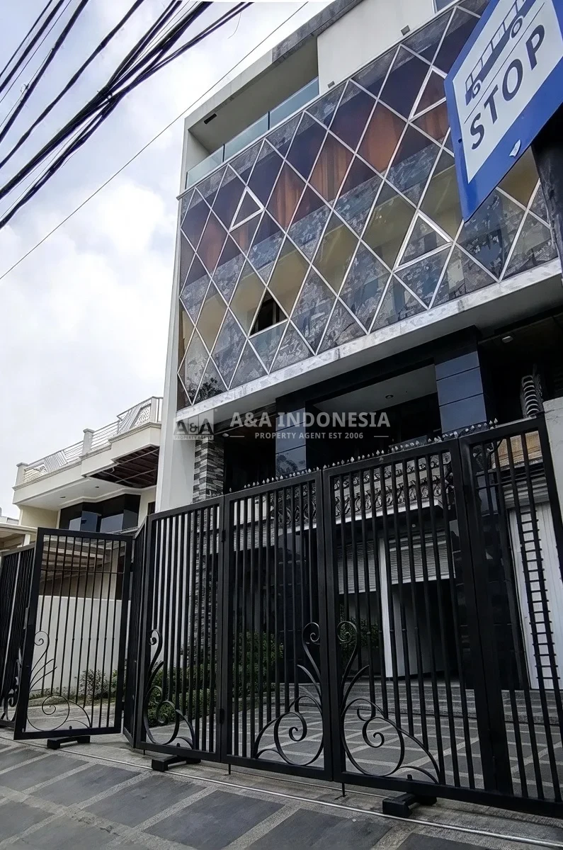 Disewakan Ruko 3 Lantai Area Komersial Ngagel Jaya Surabaya Pusat-Lift, Parkir Luas & Genset - Thumbnail 5