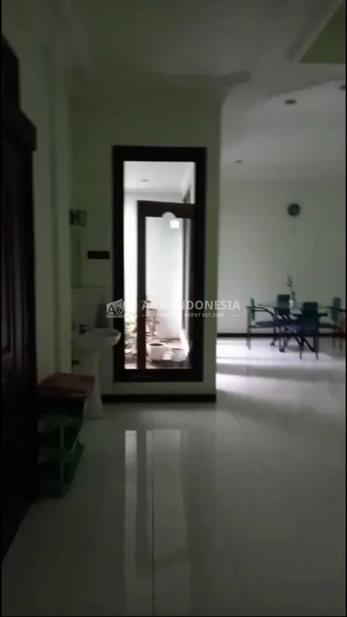 Disewakan Rumah 2 Lantai di Klampis Semolo Surabaya Timur - Thumbnail 4