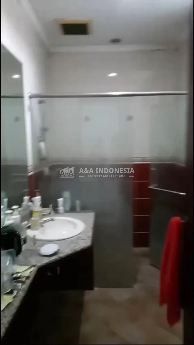 Disewakan Rumah 2 Lantai di Klampis Semolo Surabaya Timur - Thumbnail 5