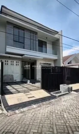 Dijual Rumah Baru Lokasi Strategis Manyar Kertoadi Surabaya Timur
