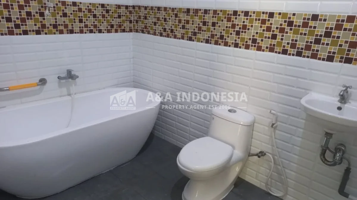 Disewakan Rumah Nyaman dan Siap Huni Manyar Jaya Surabaya Timur - Thumbnail 4
