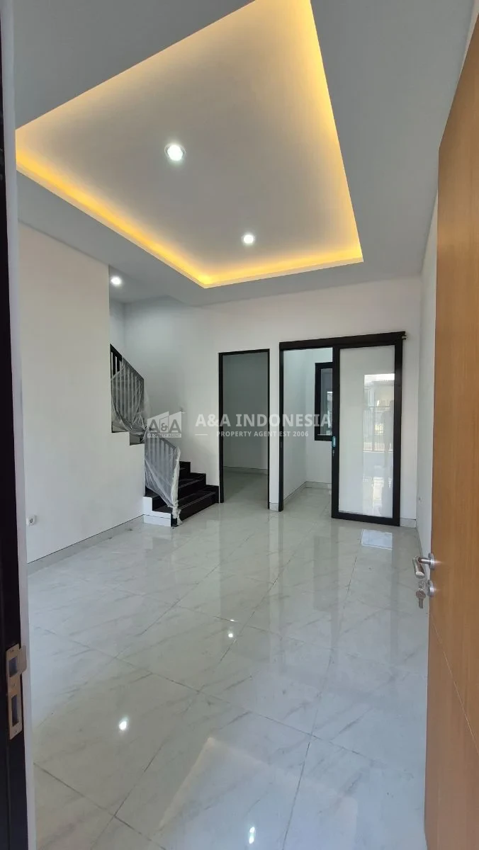 Dijual Brand New House Prapen Indah Surabaya dengan Gaya Scandinavian dan Row Jalan Lebar - Thumbnail 2