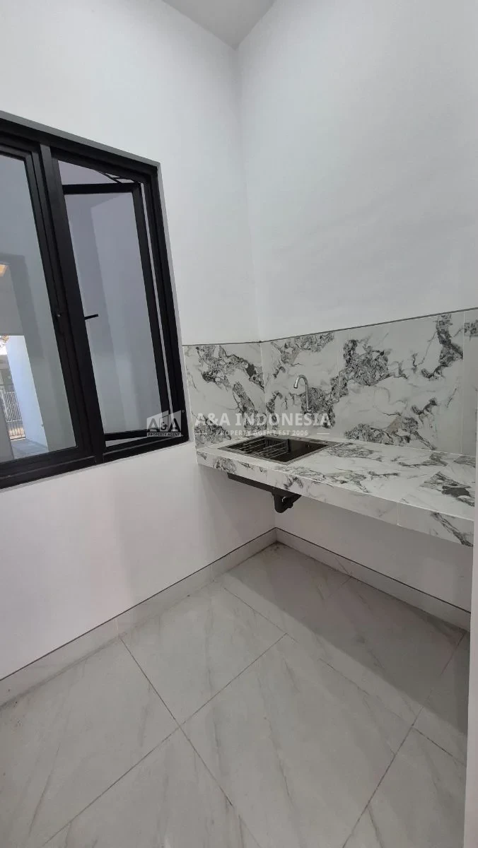 Dijual Brand New House Prapen Indah Surabaya dengan Gaya Scandinavian dan Row Jalan Lebar - Thumbnail 3