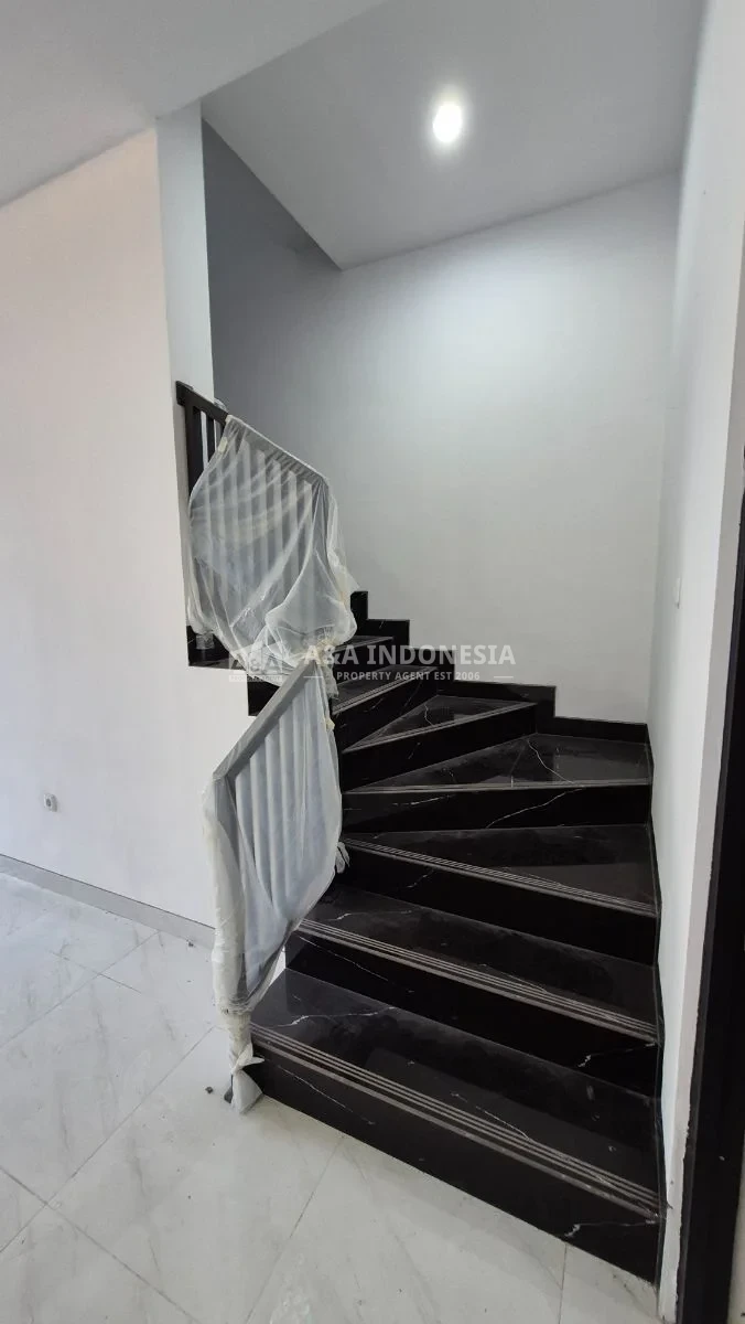 Dijual Brand New House Prapen Indah Surabaya dengan Gaya Scandinavian dan Row Jalan Lebar - Thumbnail 5