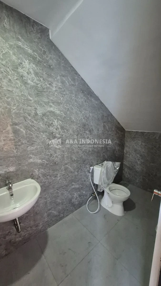 Dijual Brand New House Prapen Indah Surabaya dengan Gaya Scandinavian dan Row Jalan Lebar - Thumbnail 6
