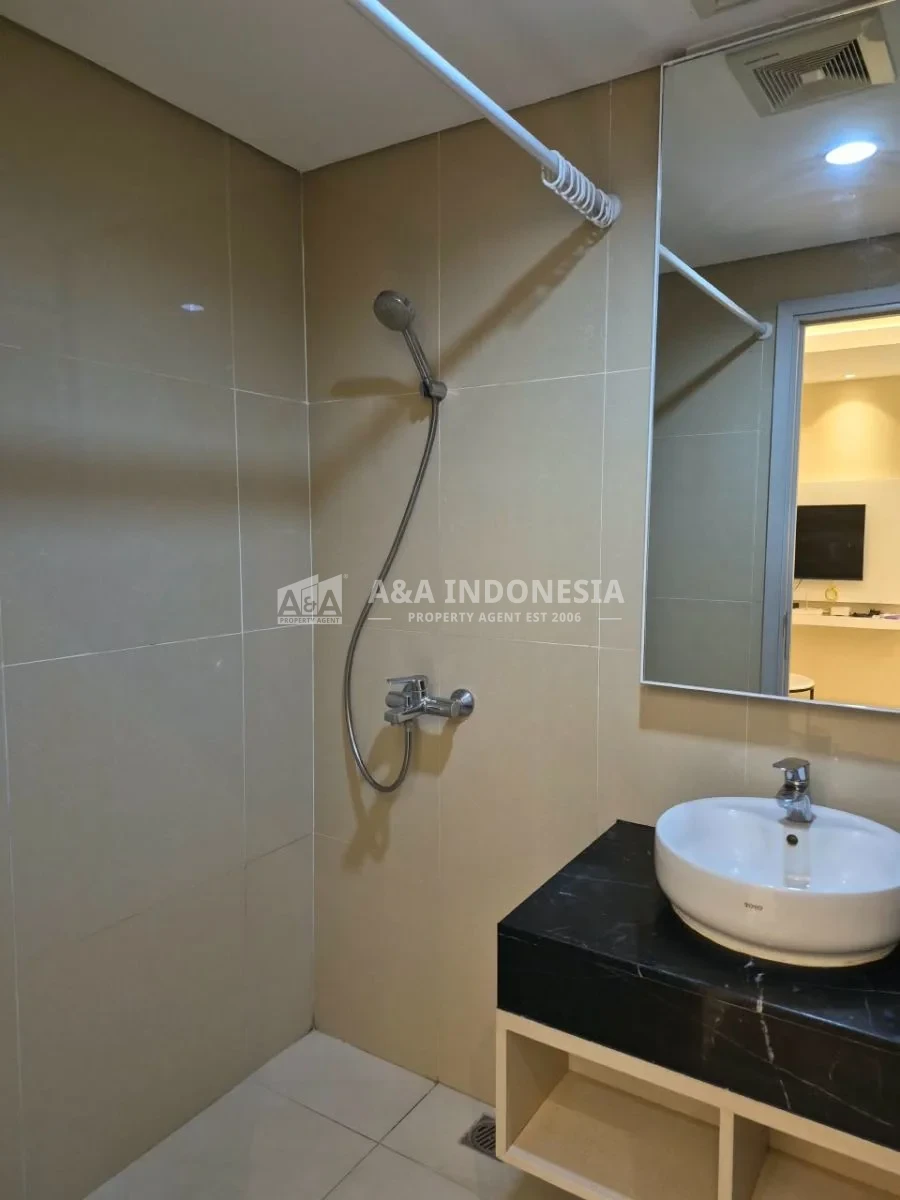Disewakan Unit Studio Apartemen Grand Sungkono Lagoon Tower Caspian Lokasi Strategis Surabaya Barat - Thumbnail 5