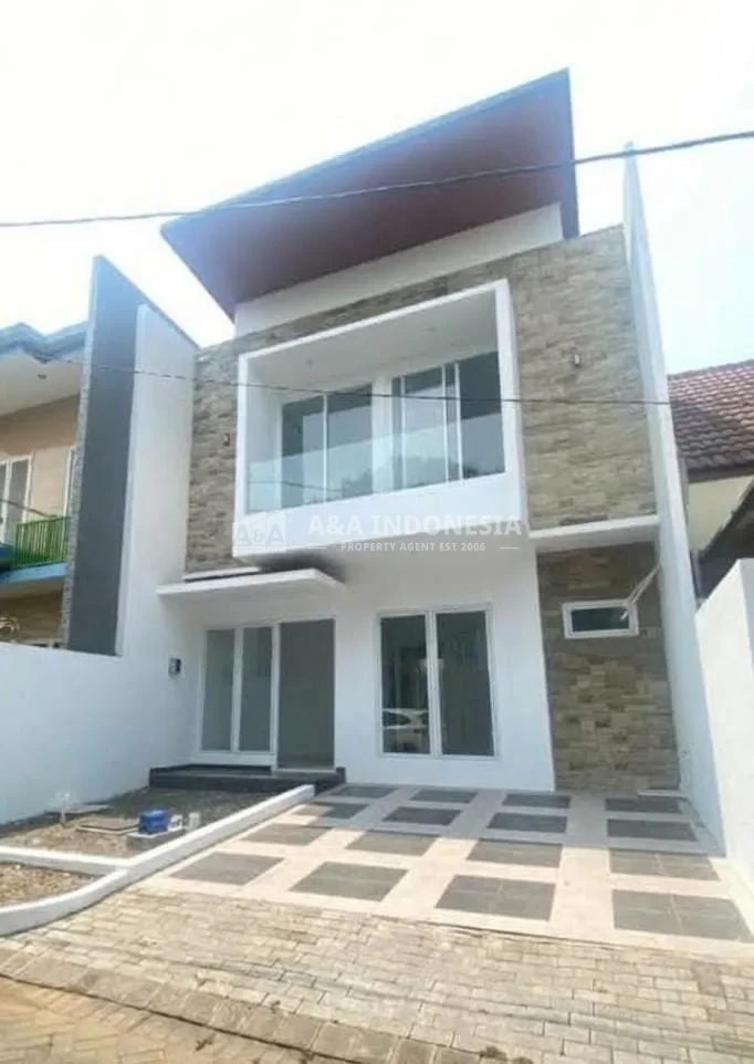 Jual Rumah 2 Lantai Bukit Palma Lokasi Strategis Citraland Utara Surabaya Barat