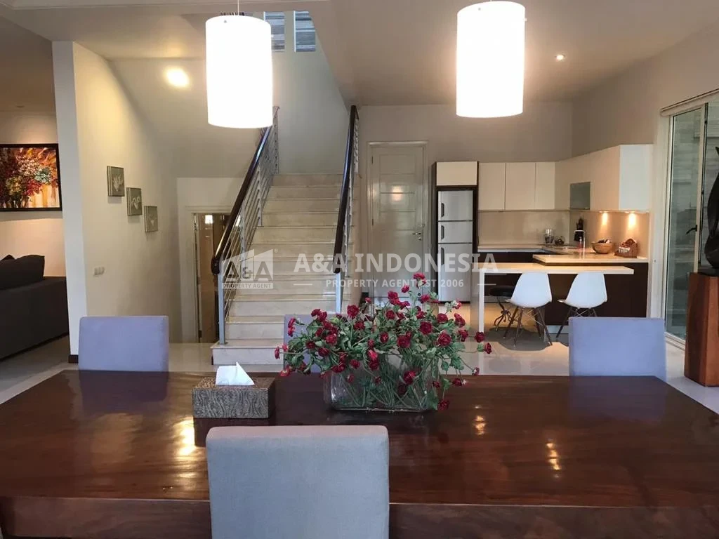 Jual Rumah 2 Lantai Mewah Diamond Hill Lokasi Prestisius Citraland Utama Surabaya - Thumbnail 6