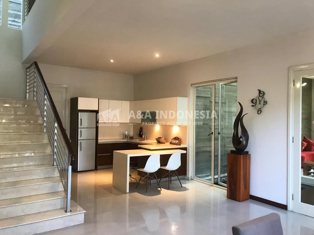 Jual Rumah 2 Lantai Mewah Diamond Hill Lokasi Prestisius Citraland Utama Surabaya - Thumbnail 8