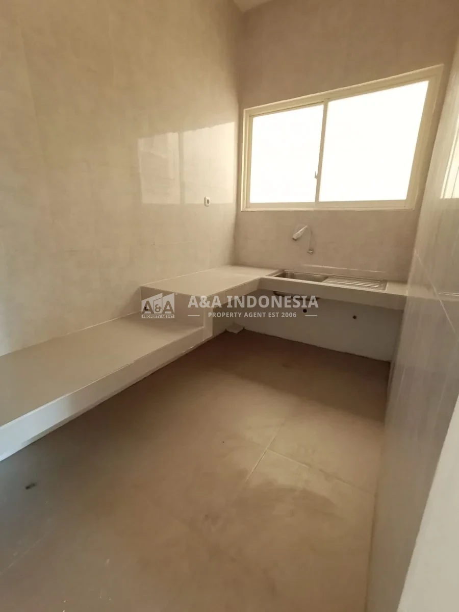 Disewakan Ruko 3 Lantai di Raya Dian Istana, Surabaya Barat - Thumbnail 2