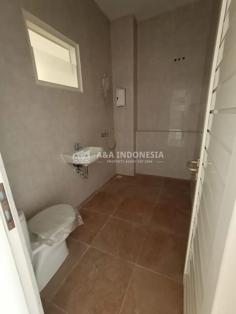 Disewakan Ruko 3 Lantai di Raya Dian Istana, Surabaya Barat - Thumbnail 4