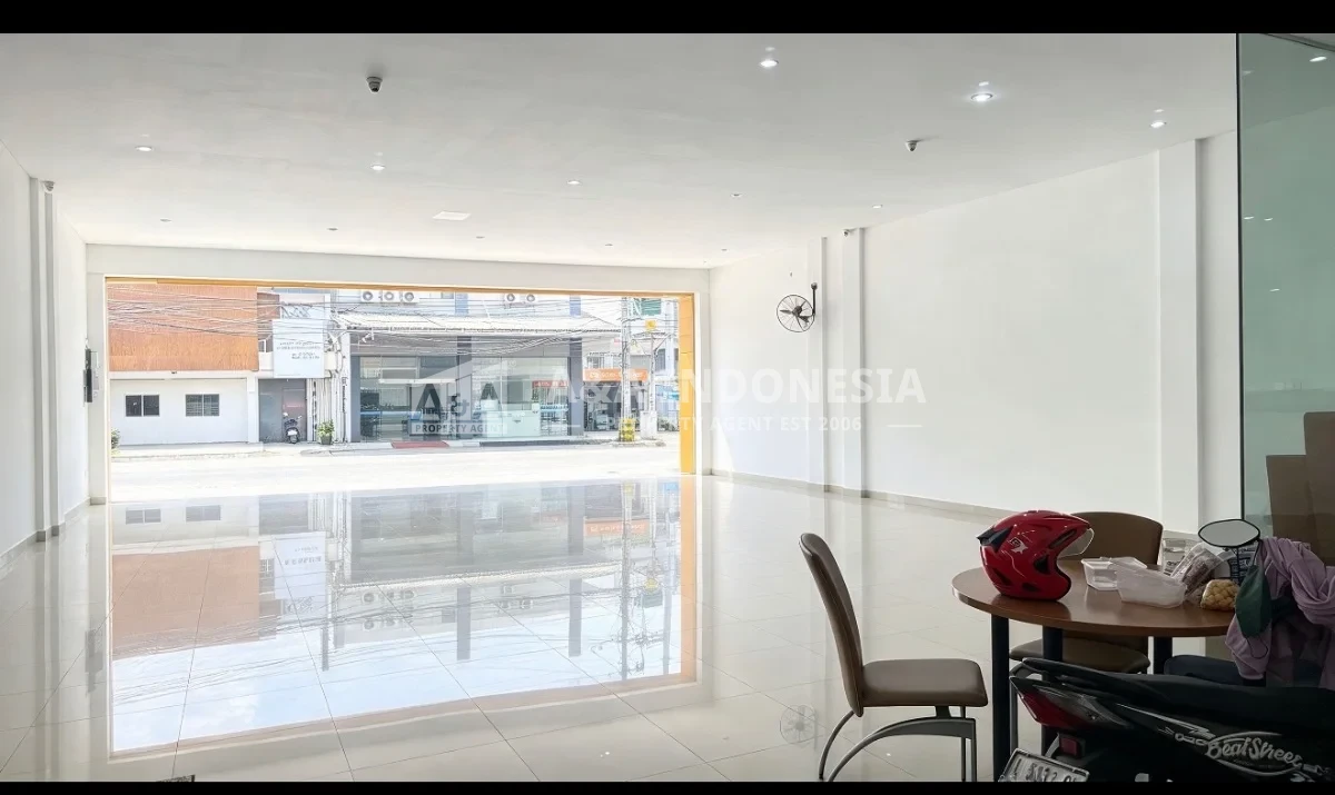 Disewakan Showroom BarataJaya Surabaya Timur - Thumbnail 2