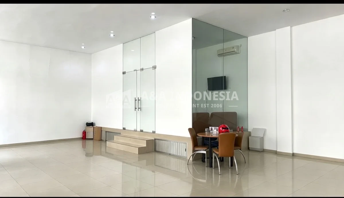 Disewakan Showroom BarataJaya Surabaya Timur - Thumbnail 3