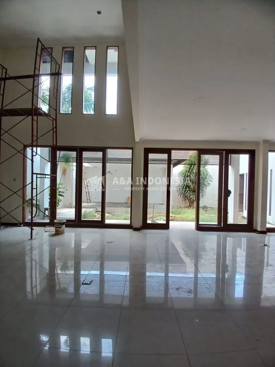Dijual Rumah Di Graha Famili, Blok favorit, Surabaya Barat, Dengan Kondisi Siap Pakai - Thumbnail 2