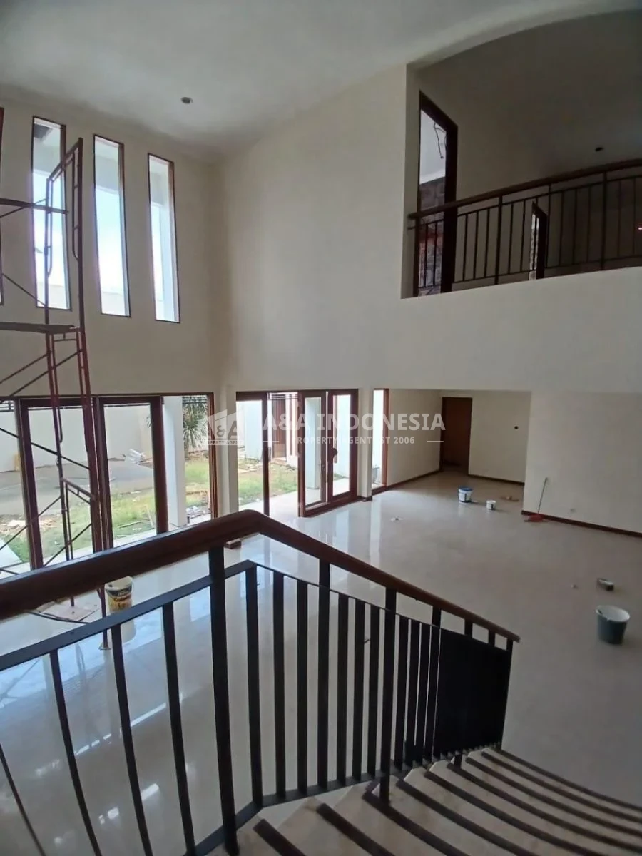 Dijual Rumah Di Graha Famili, Blok favorit, Surabaya Barat, Dengan Kondisi Siap Pakai - Thumbnail 5