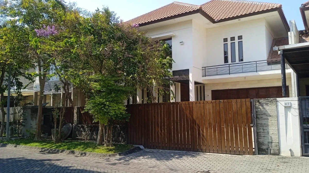 Dijual Rumah Mewah 2 Lantai bloc cantik di Graha Famili Surabaya Barat -Siap Huni