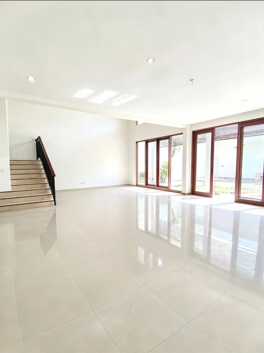 Dijual Rumah Mewah 2 Lantai bloc cantik di Graha Famili Surabaya Barat -Siap Huni - Thumbnail 2