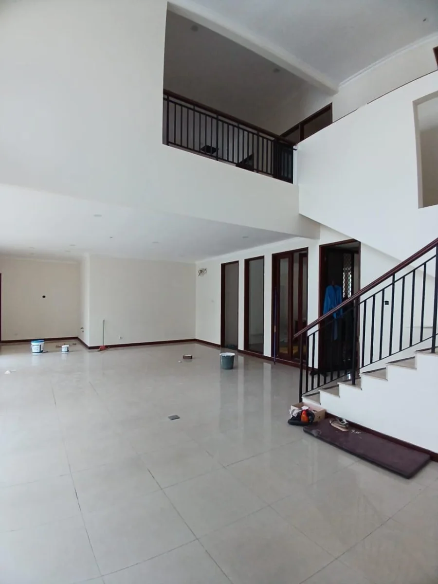 Dijual Rumah Mewah 2 Lantai bloc cantik di Graha Famili Surabaya Barat -Siap Huni - Thumbnail 4