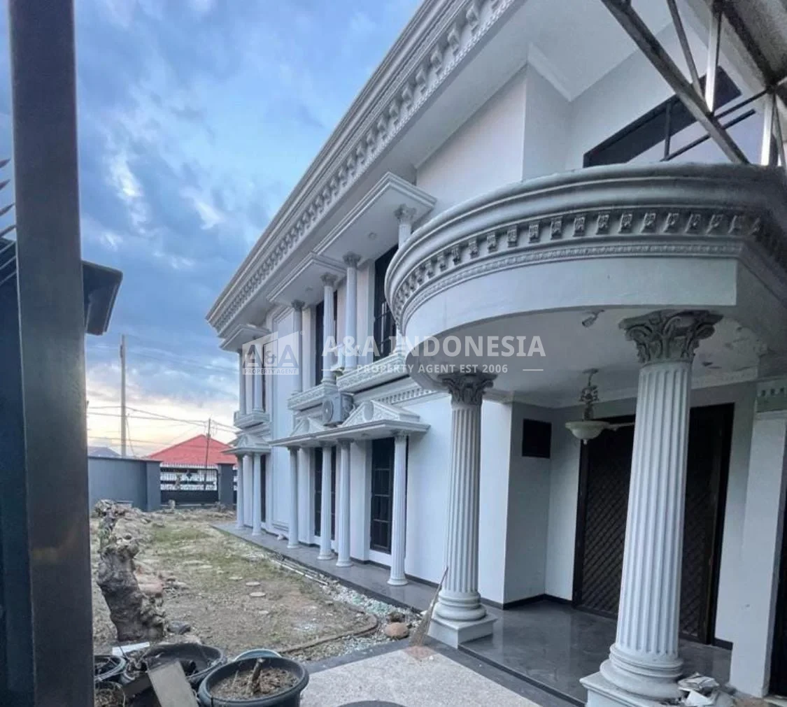 Dijual 2 Unit Rumah Dijadikan Satu Di Kawasan Dharmahusada Utara, Surabaya Timur