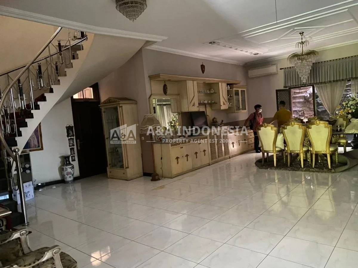 Dijual 2 Unit Rumah Dijadikan Satu Di Kawasan Dharmahusada Utara, Surabaya Timur - Thumbnail 4