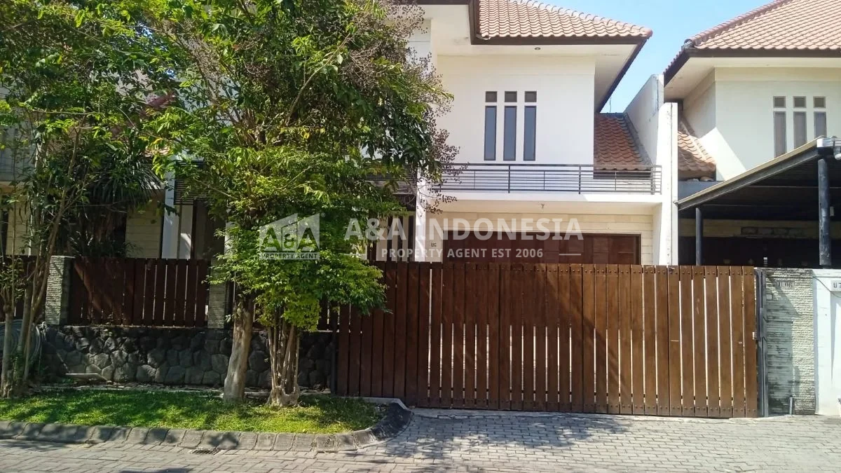 Jual Rumah Mewah 2 Lantai Graha Famili Blok U Lokasi Prestisius Surabaya Barat